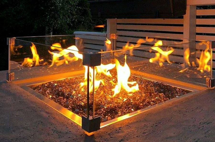 Mesa exterior con chimenea de gas - chimenea de jardín